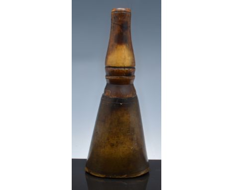 Horn powder flask, flattened conical form, 14cm.