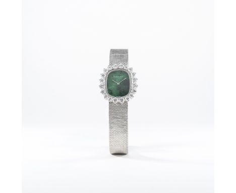 A FINE &amp; RARE LADIES 18K SOLID WHITE GOLD &amp; DIAMOND AUDEMARS PIGUET BRACELET WATCH CIRCA 1970s 
D: Green malachite di