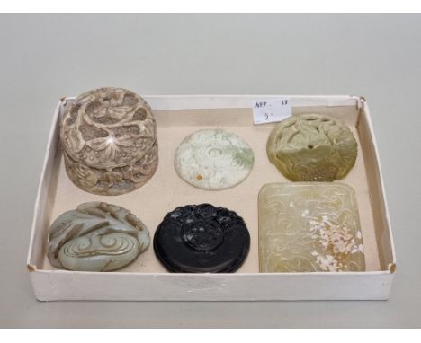 A small collection of Chinese jade and hardstone items,&nbsp;largest 7.5cm wide.&nbsp; 