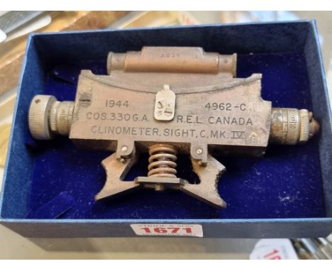 A World War II Canadian military brass and steel clinometer sight, for use on Vickers machine guns and field guns, marked '19