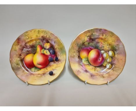 Two Royal Worcester fruit painted cabinet plates,&nbsp;circa 1926, each painted by E Townsend, 16cm diameter. 