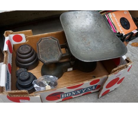 A set of kitchen scales and weights.&nbsp; 