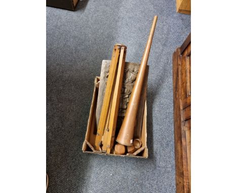 A mixed lot,&nbsp;to include a simulated carved oak panel, and a hunting horn. 