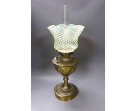 An oil lamp with vaseline glass shade - 56cm tall