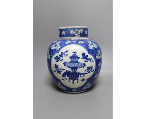 A Chinese Kangxi blue and white jar and cover 23cm