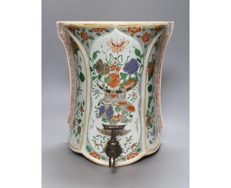 A Chinese famille verte cistern, Kangxi period. 33cm long