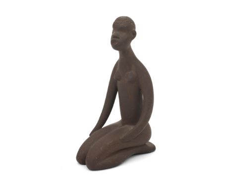 Jaap Ravelli (1916-2011) A ceramic figure depicting a kneeling African female, 1950s, signed underneath. 10,5 cm. h.