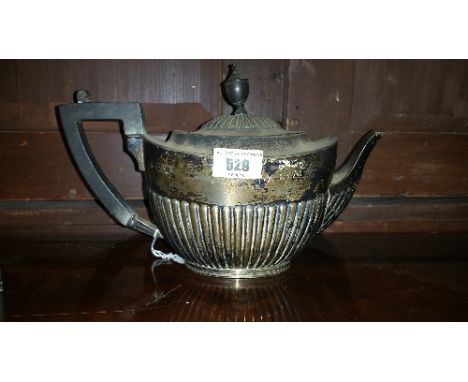 A Victorian Silver Teapot of Half Reeded Form. London, William Hutton & Sons 1898, 19.42 oz.