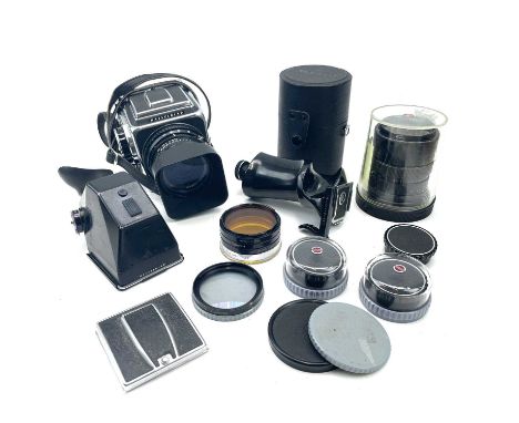 A Hasselblad 500C/M 1974 serial number UI 157142 magazine box serial number UI 4565631 with a Carl Zeiss Planer 80mm lens Nr5