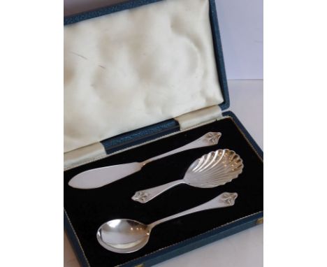 A cased three-piece silver set comprising butter knife, caddy spoon and small serving spoon, Sheffield assay marks, (approx. 