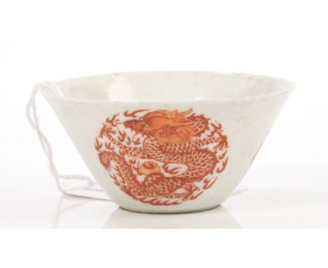 19th century Chinese Qing tea bowl with finely painted iron-red and dragon chasing pearl medallions - red Jiaqing seal mark t