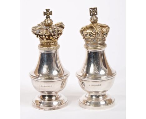 Pair good quality Garrard & Co. silver gilt and silver salt and pepper grinders - made to commemorate The Queen's Golden Jubi