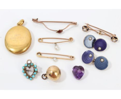 Group of antique jewellery - to include Victorian yellow metal locket, various brooches / pins, enamel cufflinks and various 