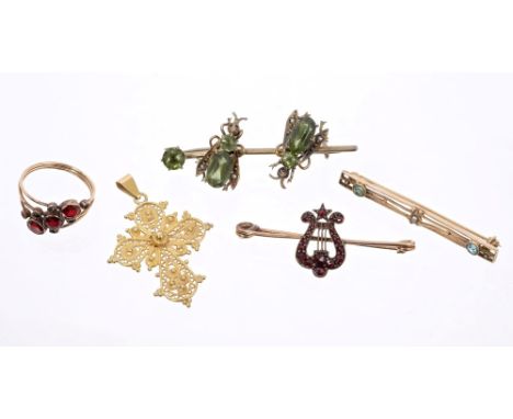 Yellow metal filigree cross pendant, 19th century garnet three-row ring and three antique bar brooches 