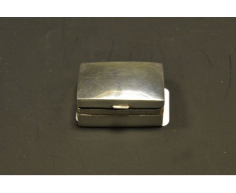 A silver snuff box, in George III style, hinged cover, London 1928
