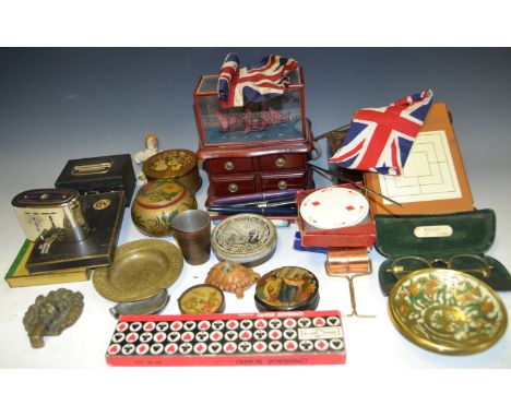 Boxes and Objects - a Victorian papier mache circular snuff box, the push-on cover with a religious scene (faults); fountain 
