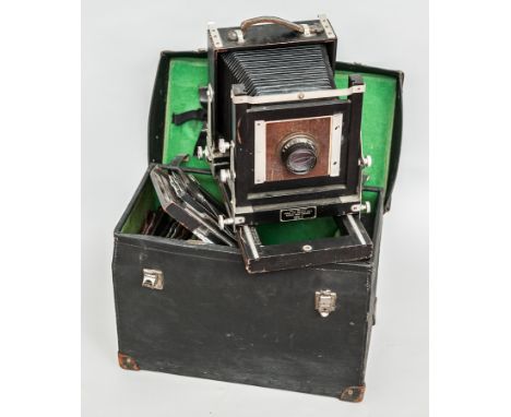 EARLY 20TH VINTAGE FOLDING PLATE EXPOSURE CAMERA
marked F. Deckel-Munchen Compur, including a ebonised wooden box frame, plat