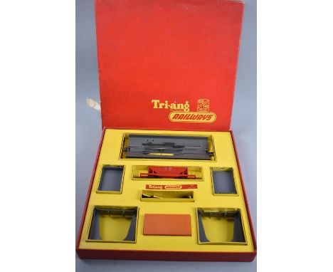 A Triang OO Gauge Operating Hopper Car Set R.161 