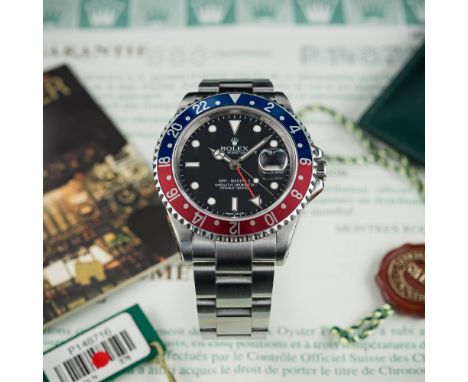 A GENTLEMAN'S STAINLESS STEEL ROLEX OYSTER PERPETUAL DATE GMT MASTER II BRACELET WATCH DATED 2000, REF. 16710 WITH BOX, PAPER