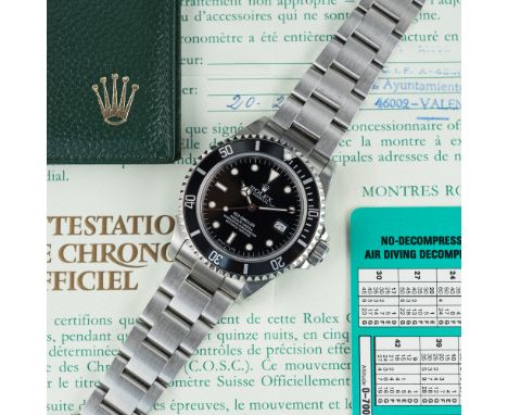 A GENTLEMAN'S STAINLESS STEEL ROLEX OYSTER PERPETUAL DATE SEA DWELLER BRACELET WATCH DATED 1992, REF. 16600 WITH BOX &amp; PA