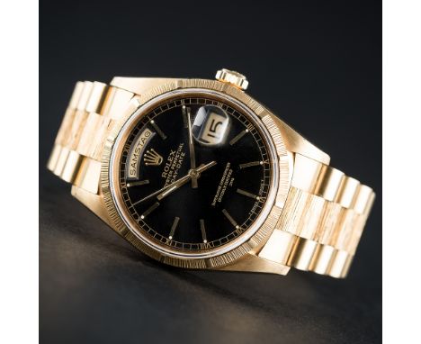 A FINE GENTLEMAN'S 18K SOLID GOLD ROLEX OYSTER PERPETUAL DAY DATE BRACELET WATCH CIRCA 1996, REF. 18248
D: Black dial with go