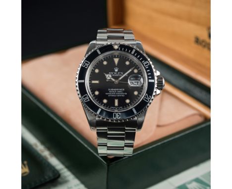 A GENTLEMAN'S STAINLESS STEEL ROLEX OYSTER PERPETUAL DATE SUBMARINER BRACELET WATCH DATED 1992, REF. 16610 WITH BOX &amp; PAP