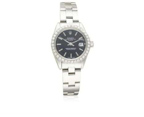 A LADIES STAINLESS STEEL ROLEX OYSTER PERPETUAL DATE BRACELET WATCH CIRCA 1977, REF. 6916
D: Black dial with silver batons &a