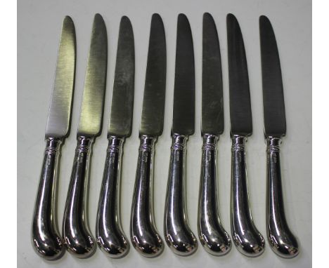 A set of eight Elizabeth II silver pistol handled table knives with steel blades, Sheffield 1975 by Strickett &amp; Loder, le