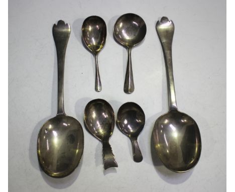 A George III silver caddy spoon with tapering shaped handle and oval bowl, London 1806 by Thomas James, length 7.7cm, a silve