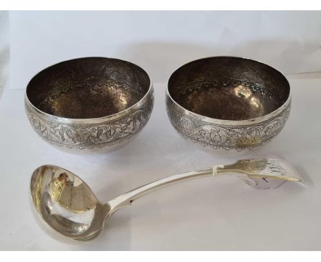 2 SMALL HAMMERED WHITE METAL BOWLS, POSSIBLY LOW GRADE SILVER, 150g APPROX &amp; A WHITE METAL LADLE