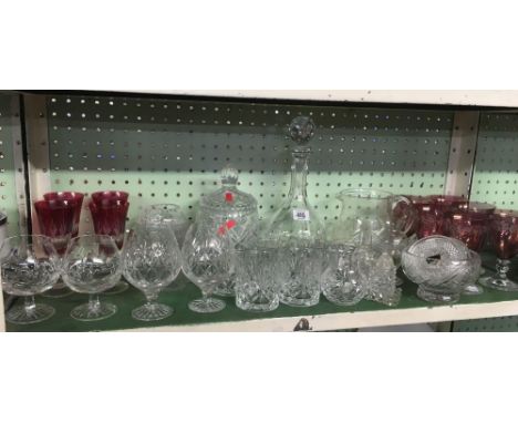 SHELF OF GLASSWARE INCL; BRANDY GLASSES, DECANTERS, JUGS ETC