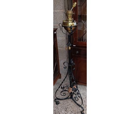 BLACK METAL WROUGHT IRON OIL LAMP STAND WITH BRASS LAMP CONVERSION