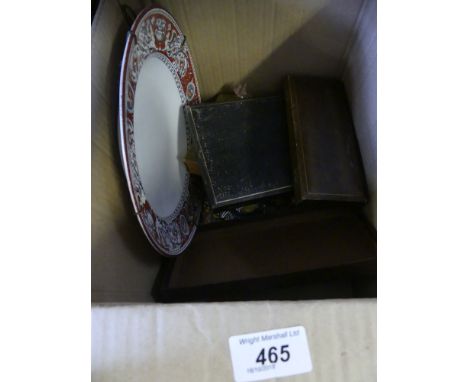 A mixed lot containing cased silver teaspoons, further cased presentation spoon and fork plus further items to include horse 