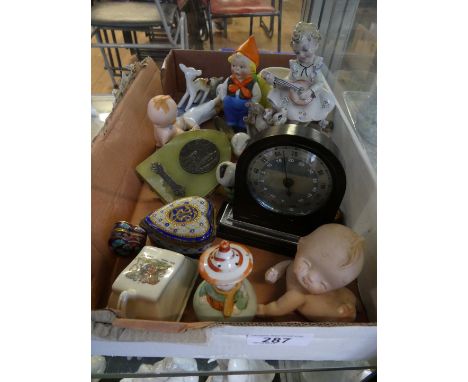 A mixed lot comprising various small ornaments, Bakelite cased thermometer, small Lourdes onyx backed plaque, further trinket