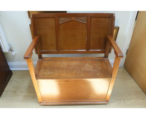 A mid 20th Century oak monk's bench, 92 x 47 x 77 cm
