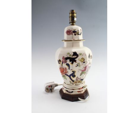 A Mason's Mandalay table lamp, 40 cm