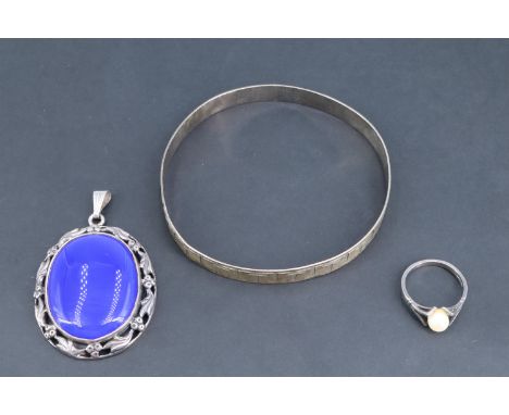 Three items of late 20th Century silver jewellery, comprising a 1980s pearl ring having a 6 mm pearl set within double bifurc