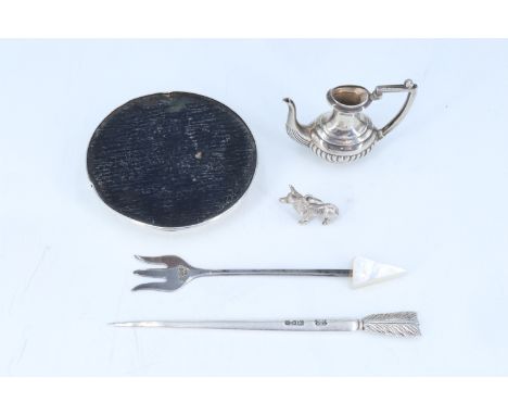 Edwardian and later silver, comprising a silver pin dish, an arrow form cocktail skewer, mother-of-pearl handled pickle fork,