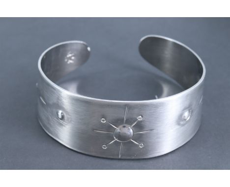 A Keswick School of Industrial Arts Staybright bangle, circa 1960s, 7 cm