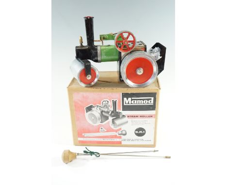 A Mamod live steam model road roller, SR1, boxed, with accessories, 20 cm 