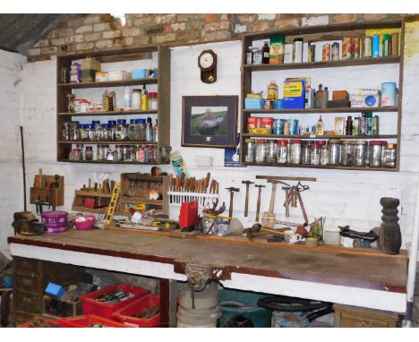 The entire residual contents of the workshop, including chisels, clamps, screws, fixtures, fittings, hand tools, bench vice, 