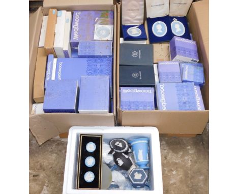 A quantity of Wedgwood porcelain, including Jasperware pin trays, boxes, portrait plaques, Mother's Day plates, Christmas pla