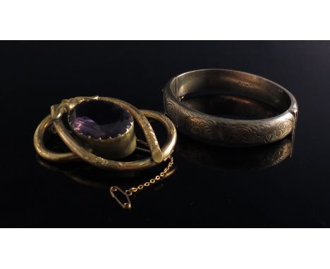 A Victorian pinchbeck brooch set with amethyst and a silver stiff hinge bangle (2) 