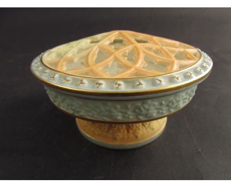 A Worcester porcelain potpourri