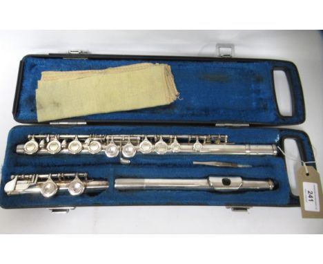 Yamaha YFL-22S flute in fitted case