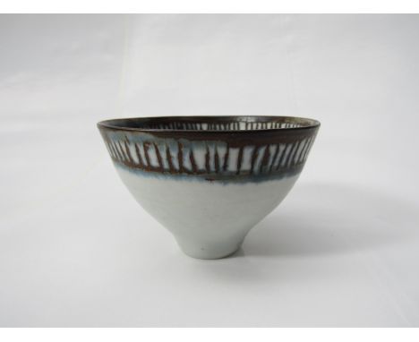 MARIANNE DE TREY (1913-2016) A studio porcelain pedestal bowl with lined detail, impressed seal, 6.5 cm high 