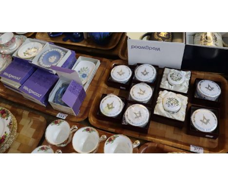 A tray of Caverswall Masonic lodge trinket boxes and covers, mainly Narberth lodge, in original boxes, together with a tray o