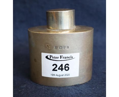 Silver oval section straight sided tea caddy and cover. Chester hallmark, 2.7 troy ozs approx. (B.P. 21% + VAT) Tarnished. go