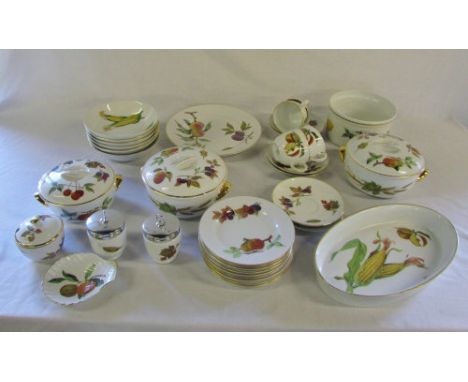 Royal Worcester 'Evesham' pt dinner service approximately 35 pieces