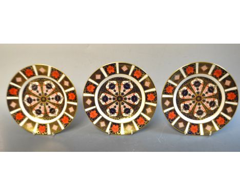 A Royal Crown Derby 1128 Imari 21cm plates , others similar, first quality ( 3 ) 